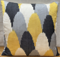 Ikat Pillow ( 50 x 50 cm )