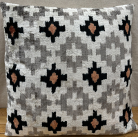 white-Velvet Pillow ( 50 x 50 cm )