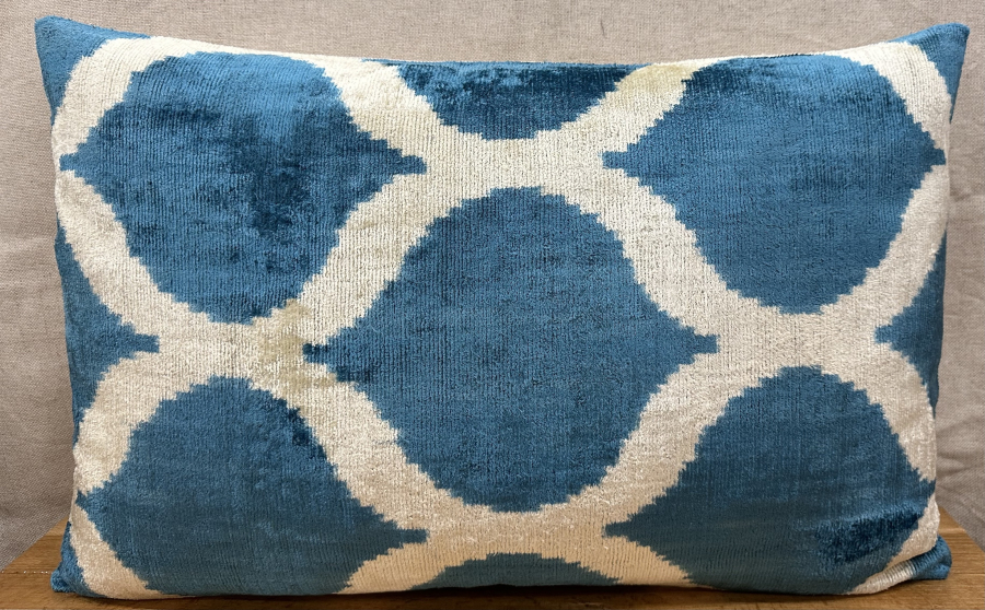 Velvet Pillow ( 40 x 60 cm )