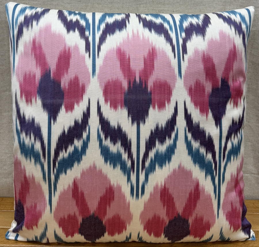 Ikat Pillow ( 50 x 50 cm ) 